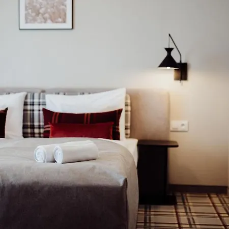 Adults מלון דירות 4*